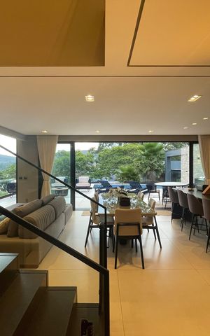 Casa à venda com 320m², 4 quartos e 4 vagas Casa à venda com 320m², 4 quartos e 4 vagasSala