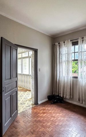 Casa à venda com 565m², 3 quartos e 6 vagas Casa à venda com 565m², 3 quartos e 6 vagasQuarto de Serviço
