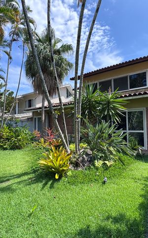 Casa de condomínio à venda com 460m², 5 quartos e 2 vagas Casa de condomínio à venda com 460m², 5 quartos e 2 vagasÁrea externa