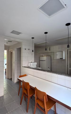 Casa de condomínio à venda com 460m², 5 quartos e 2 vagas Casa de condomínio à venda com 460m², 5 quartos e 2 vagasCozinha