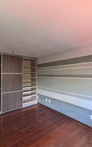 Casa de condomínio à venda com 460m², 5 quartos e 2 vagas Casa de condomínio à venda com 460m², 5 quartos e 2 vagasSuite 2