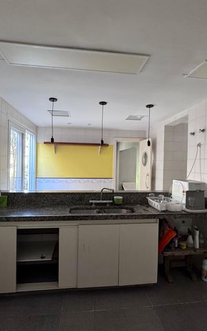 Casa de condomínio à venda com 460m², 5 quartos e 2 vagas Casa de condomínio à venda com 460m², 5 quartos e 2 vagasCozinha
