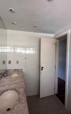 Casa de condomínio à venda com 460m², 5 quartos e 2 vagas Casa de condomínio à venda com 460m², 5 quartos e 2 vagasSuite 2 - Banheiro