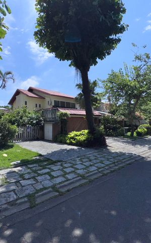 Casa de condomínio à venda com 460m², 5 quartos e 2 vagas Casa de condomínio à venda com 460m², 5 quartos e 2 vagasFachada