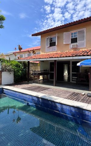 Casa de condomínio à venda com 460m², 5 quartos e 2 vagas Casa de condomínio à venda com 460m², 5 quartos e 2 vagasÁrea externa