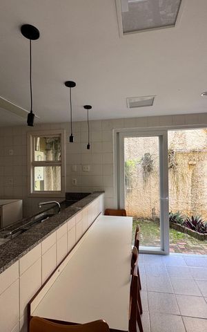 Casa de condomínio à venda com 460m², 5 quartos e 2 vagas Casa de condomínio à venda com 460m², 5 quartos e 2 vagasCozinha
