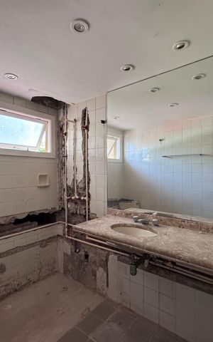 Casa de condomínio à venda com 460m², 5 quartos e 2 vagas Casa de condomínio à venda com 460m², 5 quartos e 2 vagasSuite 2 - Banheiro