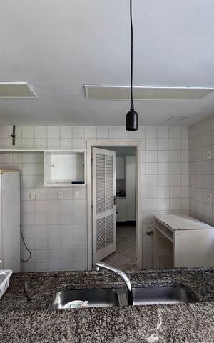 Casa de condomínio à venda com 460m², 5 quartos e 2 vagas Casa de condomínio à venda com 460m², 5 quartos e 2 vagasCozinha