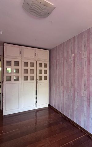 Casa de condomínio à venda com 460m², 5 quartos e 2 vagas Casa de condomínio à venda com 460m², 5 quartos e 2 vagasQuarto
