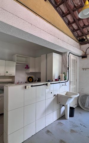 Casa de condomínio à venda com 460m², 5 quartos e 2 vagas Casa de condomínio à venda com 460m², 5 quartos e 2 vagasÁrea de Serviço