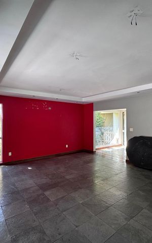Casa de condomínio à venda com 460m², 5 quartos e 2 vagas Casa de condomínio à venda com 460m², 5 quartos e 2 vagasSala