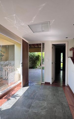 Casa de condomínio à venda com 460m², 5 quartos e 2 vagas Casa de condomínio à venda com 460m², 5 quartos e 2 vagasSala