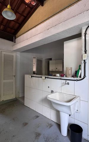 Casa de condomínio à venda com 460m², 5 quartos e 2 vagas Casa de condomínio à venda com 460m², 5 quartos e 2 vagasÁrea de Serviço