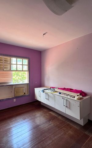 Casa de condomínio à venda com 460m², 5 quartos e 2 vagas Casa de condomínio à venda com 460m², 5 quartos e 2 vagasQuarto
