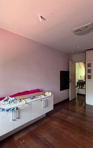 Casa de condomínio à venda com 460m², 5 quartos e 2 vagas Casa de condomínio à venda com 460m², 5 quartos e 2 vagasQuarto