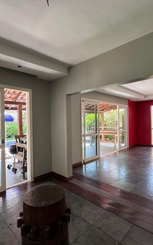 Casa de condomínio à venda com 460m², 5 quartos e 2 vagas Casa de condomínio à venda com 460m², 5 quartos e 2 vagasSala