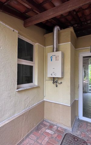 Casa de condomínio à venda com 460m², 5 quartos e 2 vagas Casa de condomínio à venda com 460m², 5 quartos e 2 vagasÁrea externa