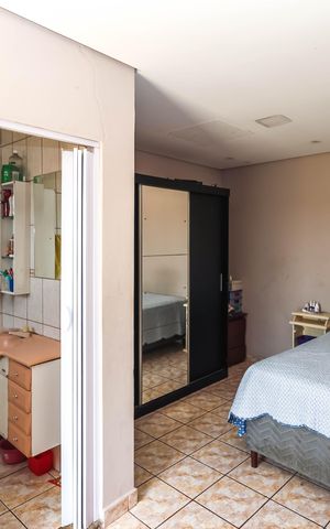 Casa à venda com 120m², 5 quartos e 2 vagas Casa à venda com 120m², 5 quartos e 2 vagasSuíte
