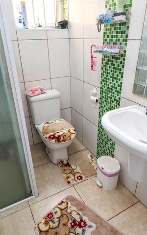 Casa à venda com 120m², 5 quartos e 2 vagas Casa à venda com 120m², 5 quartos e 2 vagasBanheiro 1