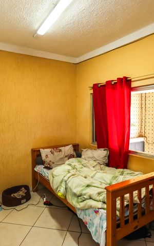 Casa à venda com 120m², 5 quartos e 2 vagas Casa à venda com 120m², 5 quartos e 2 vagasQuarto 1