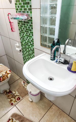 Casa à venda com 120m², 5 quartos e 2 vagas Casa à venda com 120m², 5 quartos e 2 vagasBanheiro 1