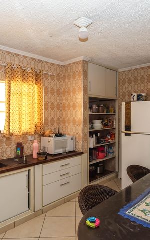 Casa à venda com 120m², 5 quartos e 2 vagas Casa à venda com 120m², 5 quartos e 2 vagasCozinha 1