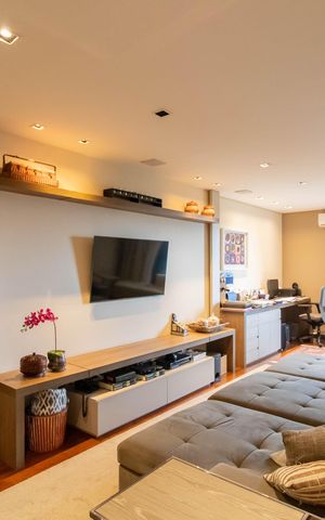 Apartamento à venda com 360m², 4 quartos e 3 vagas Apartamento à venda com 360m², 4 quartos e 3 vagasSala de Tv