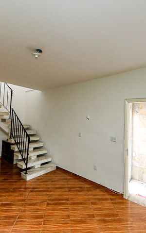 Casa à venda com 250m², 3 quartos e 2 vagasSala