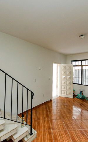 Casa à venda com 250m², 3 quartos e 2 vagasSala