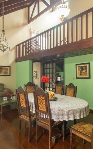 Casa à venda com 400m², 5 quartos e 4 vagas Casa à venda com 400m², 5 quartos e 4 vagasSala