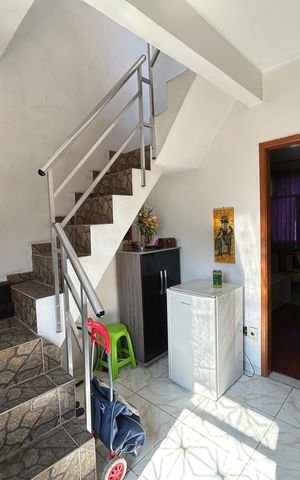 Casa à venda com 195m², 3 quartos e 4 vagasEscada