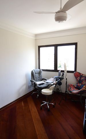Apartamento à venda com 240m², 4 quartos e 2 vagasEscritório