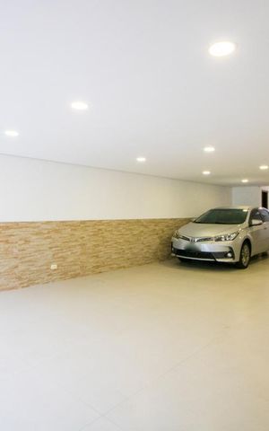 Casa à venda com 220m², 3 quartos e 5 vagas Casa à venda com 220m², 3 quartos e 5 vagasGaragem