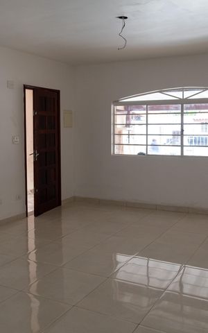 Casa à venda com 155m², 3 quartos e 2 vagasSala