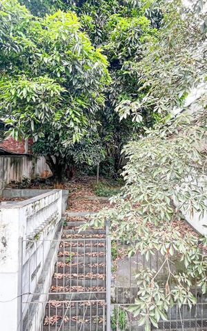 Casa à venda com 464m², 3 quartos e 4 vagas Casa à venda com 464m², 3 quartos e 4 vagasVista da varanda da suíte 2