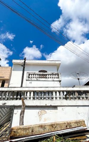 Casa à venda com 464m², 3 quartos e 4 vagas Casa à venda com 464m², 3 quartos e 4 vagasFachada
