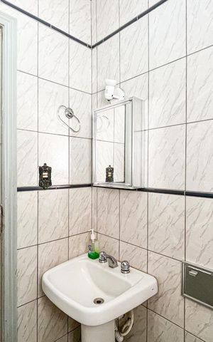Casa à venda com 464m², 3 quartos e 4 vagas Casa à venda com 464m², 3 quartos e 4 vagasBanheiro Social