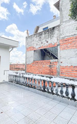 Casa à venda com 464m², 3 quartos e 4 vagas Casa à venda com 464m², 3 quartos e 4 vagasVaranda da suíte 2