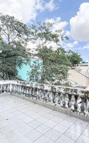 Casa à venda com 464m², 3 quartos e 4 vagas Casa à venda com 464m², 3 quartos e 4 vagasVaranda da suíte 2
