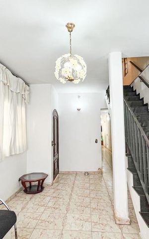 Casa à venda com 464m², 3 quartos e 4 vagas Casa à venda com 464m², 3 quartos e 4 vagasSala