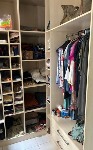 Apartamento à venda com 70m², 2 quartos e 2 vagas Apartamento à venda com 70m², 2 quartos e 2 vagasCloset
