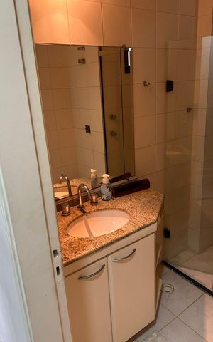 Apartamento à venda com 70m², 2 quartos e 2 vagas Apartamento à venda com 70m², 2 quartos e 2 vagasBanheiro