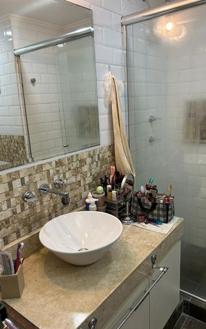 Apartamento à venda com 70m², 2 quartos e 2 vagas Apartamento à venda com 70m², 2 quartos e 2 vagasBanheiro