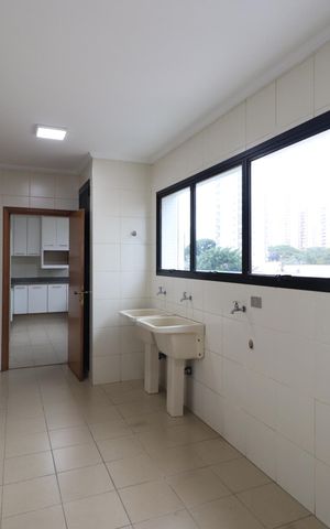Apartamento para alugar com 280m², 3 quartos e 3 vagasÁrea de Serviço