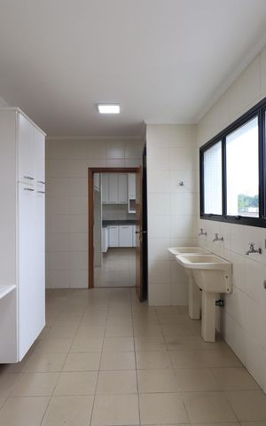 Apartamento para alugar com 280m², 3 quartos e 3 vagasÁrea de Serviço