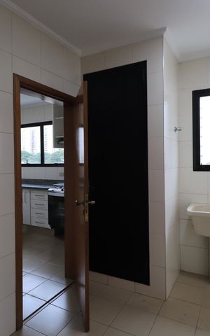 Apartamento para alugar com 280m², 3 quartos e 3 vagasÁrea de Serviço