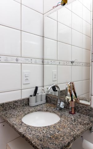 Casa de condomínio à venda com 178m², 3 quartos e 3 vagas Casa de condomínio à venda com 178m², 3 quartos e 3 vagasBanheiro 2