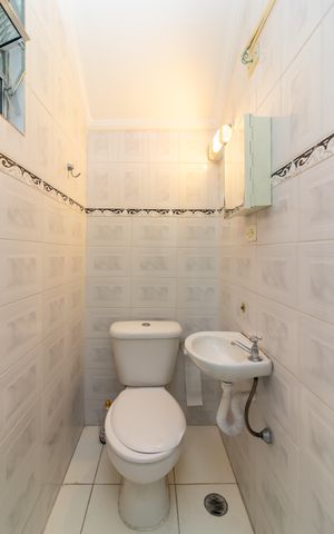 Casa de condomínio à venda com 178m², 3 quartos e 3 vagas Casa de condomínio à venda com 178m², 3 quartos e 3 vagasBanheiro 4