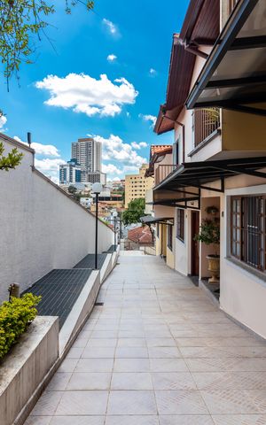 Casa de condomínio à venda com 178m², 3 quartos e 3 vagas Casa de condomínio à venda com 178m², 3 quartos e 3 vagasÁrea comum