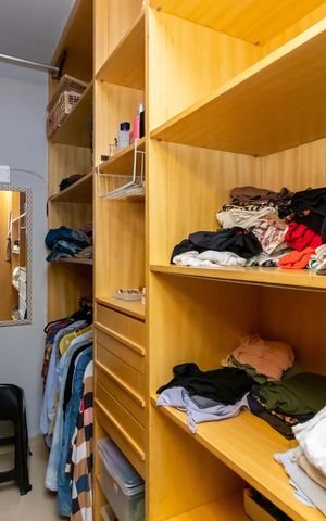 Casa de condomínio à venda com 178m², 3 quartos e 3 vagas Casa de condomínio à venda com 178m², 3 quartos e 3 vagasCloset da Suíte